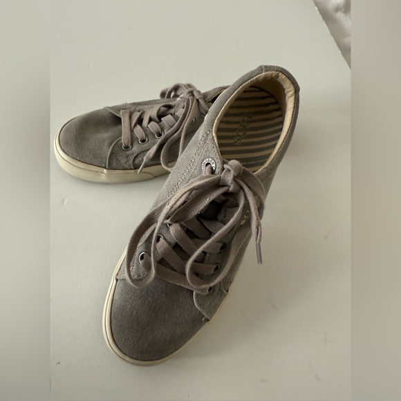 Taos Size 7 Gray Wash Canvas Lace up Sneakers - Picture 1 of 10